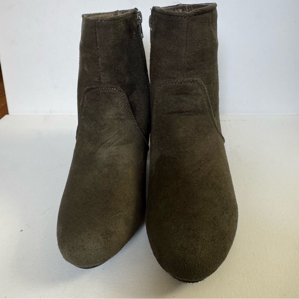 Elegant Olive Ankle Booties Size 8 - Picture 11 of 12